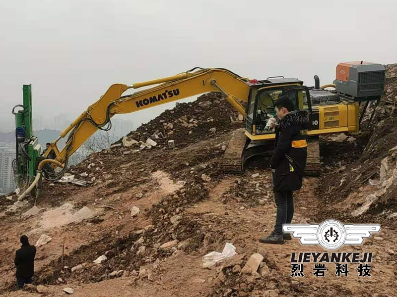 機載式液壓劈裂機操作簡單,操作方便 鉆孔速度快 機載式液壓劈裂機操作簡單,操作方便 鉆孔速度快